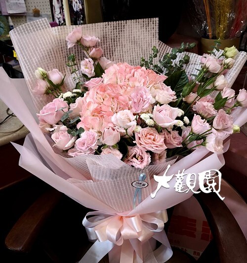 甜蜜的愛 玫瑰桔梗花束 埔里花店代客送花 埔里大觀園花店
